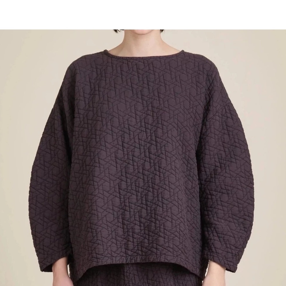 Black Crane - Quilted Arched Arm Top in Sumi Black